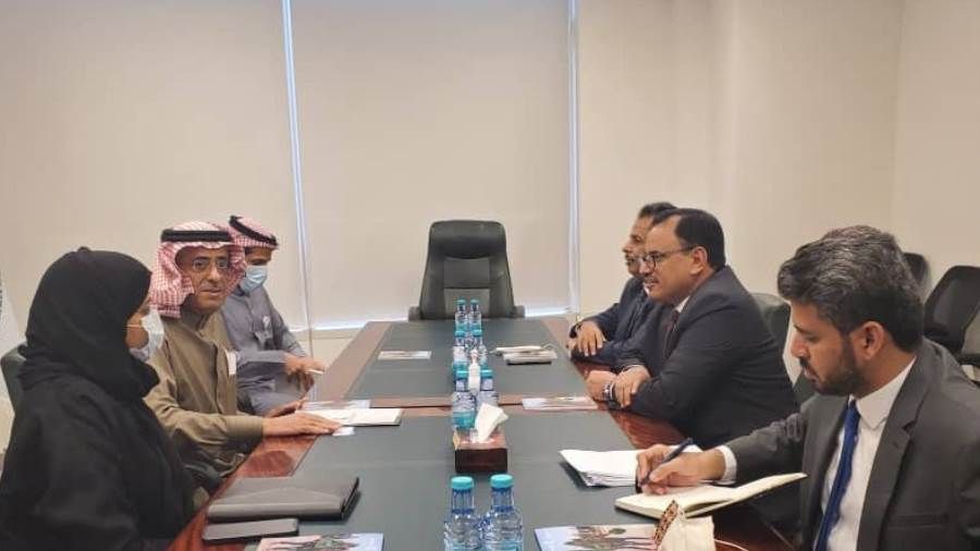 السقطري يبحث مع مركز الملك سلمان سبل دعم أولويات القطاعين الزراعي والسمكي ببلادنا