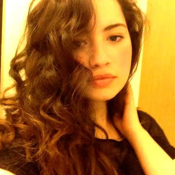 اتفرج – من منا لايتذكر طفلة فيلم (حرامية في kg2) ...لن تصدق كيف أصبح شكلها اليوم بعد مرور 20 سنة من عرض الفيلم ..شابه فاتته شقراء سيذهلكم جمالها الاروبي النادر!!-صور