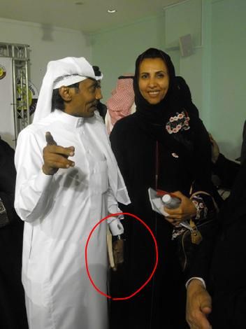 اتفرج – اتفرج زوجة الفنان (ناصر القصبي) نجم مسلسل طاش ما طاش .. تخطف قلوب كل الخليجيين بجمالها الجذاب في اول ظهور لها .. والمفاجأة الصادمة في جنسيتها -(صورة)