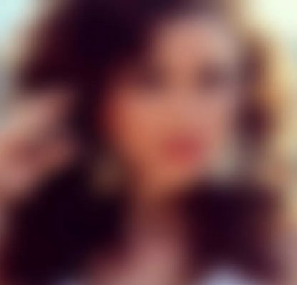 شوف دلوقتي :أجمل مذيعة في قناة «الحدث» تنهار على الهواء وتصرخ بهيستيرية من شدة الالم : زوجي يطفي السجائر في جسدي ..ويجبرني بالقيام بهذا الشي الشنيع في الحمام.. ويشعل النيران ليقتلني ..