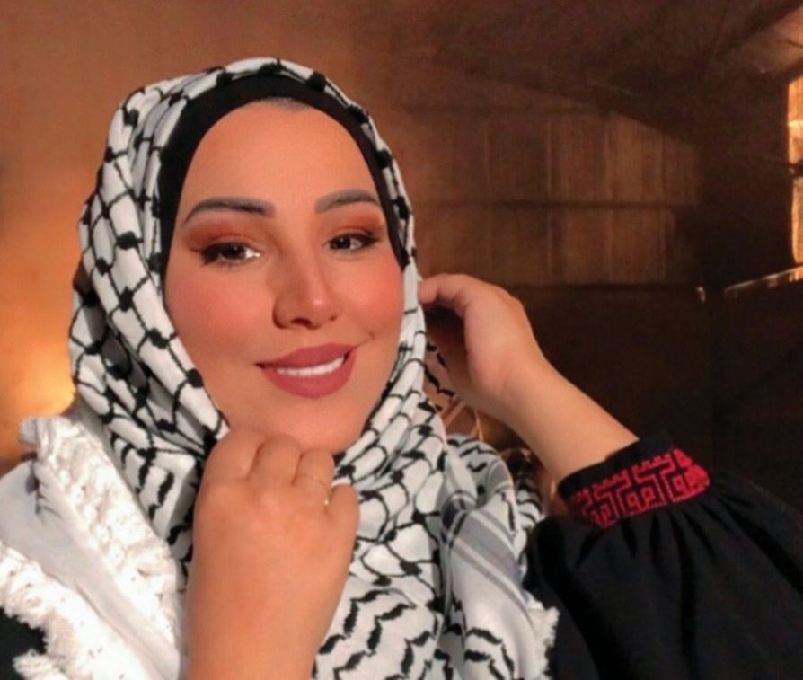 اتفرج – مفاجأة فنيه انكشفت للتو ..لن تتوقعوا ماهي الديانة الحقيقية لنجمة ذا فويس (نداء شرارة)..التي أخفتها عن اقرب المقربين لها.. والمفاجأة الكبرى علاقتها بـ شيرين عبد الوهاب ؟؟