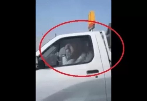 مراهقة أردنية شديدة الجمال تظهر في احضان شاب وسيم لتدريبها على القيادة وتُشعل غضب الأردنيين !! (صورة)