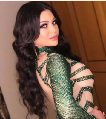 مالذي فعلته هيفاء وهبي داخل السيارة وجعل العالم كله يتحدث عن الفضيحة الغير اخلاقية ويصبفونها بالرخيصة... شوف دلوقتي