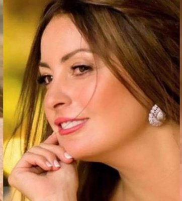 انزلاق فستان الفنانة المصرية نيرمين الفقي أثناء التصوير وخروج صدرها كاملاً بوضوح امام الجميع في اقوى المشاهد إغراء!! (شوف دلوقتي)