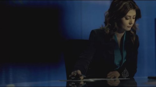 مذيعة فلسطينية جديدة وكأنها حورية الأرض تظهر على قناة الجزيرة الأخبارية .. والمتابعون ينذهلون من جمالها الخارق وجسمها المثير (شوف دلوقتي)