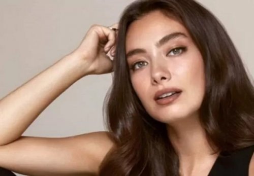 نجمة (إبنة السفير) نسيلهان اتاغول بالمايوة ذو الخيط الرفيع والفاضح تشعل الانترنت من الشاطئ .. شوف دلوقتي