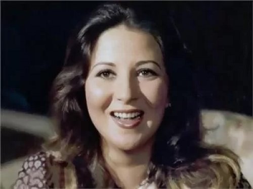 فاكرين الفنانة الجميلة(بوسي) زوجه (نور الشريف).. لن تصدقوا كيف ظهرت اليوم بشكل مزري ومُفزع صدمت الجميع ! (صورة)