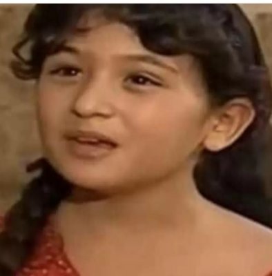 آية في الجمال والدلال .. فاكرين طفلة مسلسل ريا وسكينة " بديعة".. لن تصدق كيف ظهرت بعد ما كبرت وصارت أجمل عروس .. خطفت الأنظار برقتها الطاغية (شوف دلوقتي الصور من حفل زفافها)