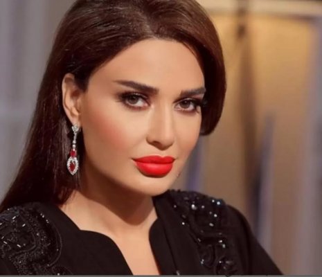 تمزُق فستان الفنانة ’’سيرين عبدالنور‘‘ وأنكشاف ما تحته بكل وضوح أمام الكاميرات !!]