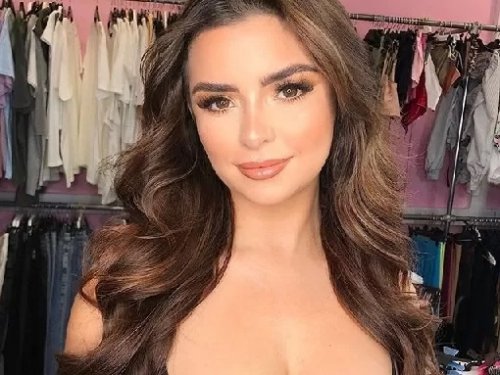 عارضة الازياء المثيرة ديمي روز في اقوى مشهد فاضح تستعرض جسدها بملابس لم تغط شئ.. فهل ارتدت سروال داخلي؟ (شوف دلوقتي)