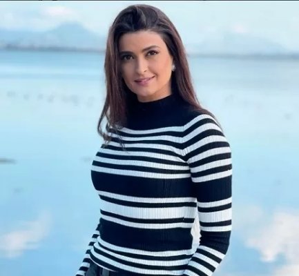 الكشف لأول مرة عن مقدار ثروة مذيعة قناة الجزيرة الجميلة ‘‘علا الفارس’’ .. شوف دلوقتي المفاجأة الضخمة كم تملك من الأموال !!