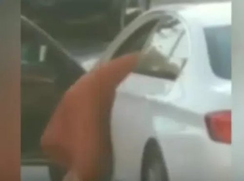 فيديو يهزّ الأردن شمالاً وجنوباً.. شاب وفتاة حسناء يمارسان الرذيلة في الشارع وأمام الناس .. وهكذا كان مصيرهما !! (شوف دلوقتي)