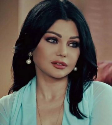 الصغار ميتفرجوش:الفنانة هيفاء وهبي تسلب العقول بإطلالة فاضحة تستعرض جسدها في اجرا جلسة تصوير ...شوف دلوقتي