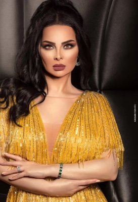 الفنانة الأردنية ’’ديانا كرزون‘‘ تفجر جدلاً واسعاً بفستان خفيف أظهر ما تحته بوضوح !! (صورة)