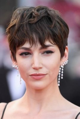 نجمة المسلسل الاسباني الشهير (لا كاسا دي بابيل) تطل كما خلقها الله في أوقح ظهور على الكوكب .. لم تخفي شيئاً !!