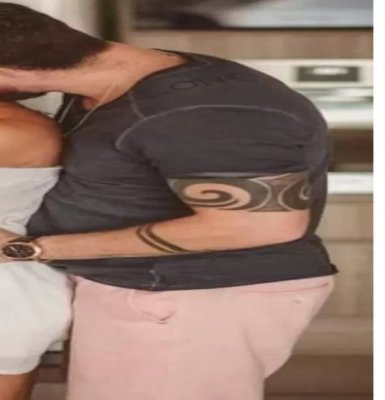 علامات الساعة تظهر بالكويت.. مراهق يختلي بزوجة شقيقه الحسناء بالمطبخ وما فعله بها لا يخطر على عقل ولم يصدقه أحد !! (