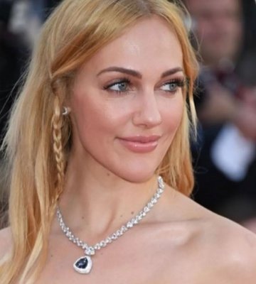 بطلة (حريم السلطان) مريم أوزلي تظهر دون ملابس تماماً مبللة بحوض الإستحمام وأنكشاف كل شيء أمام الملأ !!