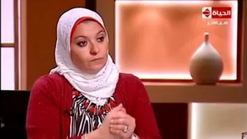 متصلة وقحة :زوجي بيعاشرني مرتين باليوم وما بيكفينيش هل هذا طبيعي؟؟.. رد غير متوقع وصادم من هبة قطب صدم عمرو الليثي وكل المشاهدين !!