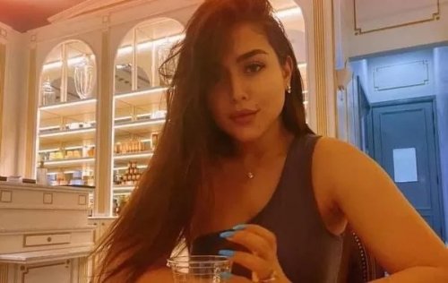 بإطلالة نارية وشعر مبلل السورية هيا مرعشلي تفجر الانترنت بالمايوه الزهري والجمهور يفقد صوابه .. شوف دلوقتي