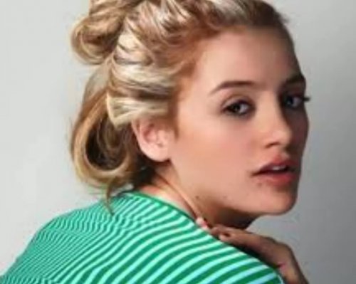 نجمة عروس بيروت تُشعل الانترنت بإطلالة فاضحة مبلولة في المسبح فبرزت كل مفاتنها الانثوية بوضوح تام .. شوف دلوقتي