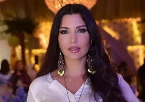 مُجدداً.. الفنانة اللبنانية الشهيرة ’’لاميتا فرنجية‘‘ دون رداء داخل حوض الإستحمام و إطلالة مثيرة للغاية !! (شوف دلوقتي)