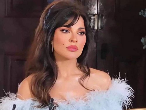 نادين نجيم تصعق كل، جمهورها بفستان فاضح أظهر اجزاء مخفية من جسدها بشكل غير لائق !! (صورة)