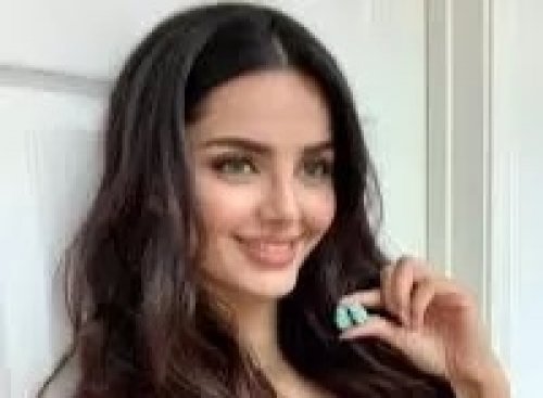 الملقبة باجمل نساء العالم تصدم الجميع بصورة خروجها من الحمام مباشرة دون ملابس وحسنها يسلب العقل لن تصدق ان هذا الجمال موجود على الارض.....شاهدها بالصور