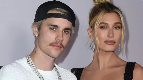 شوف دلوقتي زوجة النجم العالمية الشهير’’جاستن بيبر‘‘ تقهر سيلينا غوميز وتظهر بإطلالة فاضحة للغاية .. خالية من الملابس كلياً !!