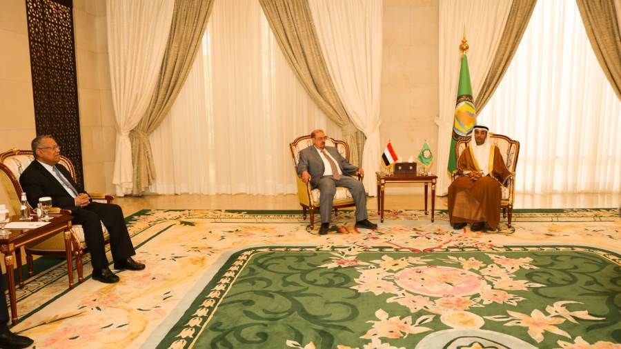 البركاني وبن دغر يناقشان مع امين عام مجلس التعاون الخليجي انعقاد المشاورات اليمنية- اليمنية