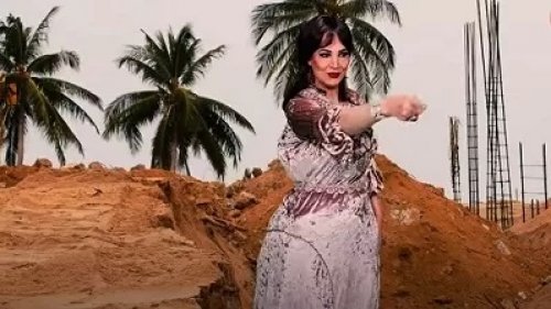 صادم .. متحولة جنسيا تقدم برنامج رمضاني خادش‎ والجمهور ينفجر من الغضب .. لن تصدق من هي !! (شوف دلوقتي)