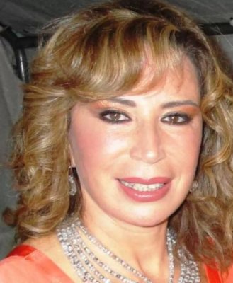 بكل جرأة ودون خجل..المخرجة إيناس الدغيدي تفضح ما كان يدور في كواليس برنامج شيخ الحارة وسبب توقفها عن تقديمه!