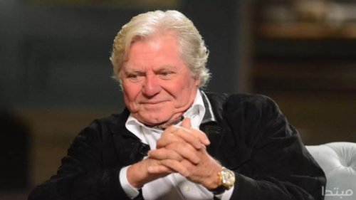 مين من الممثلات اللي بوستها أطول بوسة؟.. شوف دلوقتي رد الفنان حسين فهمي بعدما احمر وجهه من الخجل ..لن تصدقوا من هي؟!