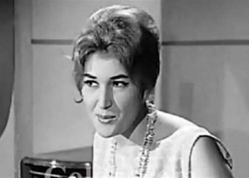 أبناء ممثلة مصرية قديرة ضربوها وشتموها وطردوها من بيتها .. شوف دلوقتي