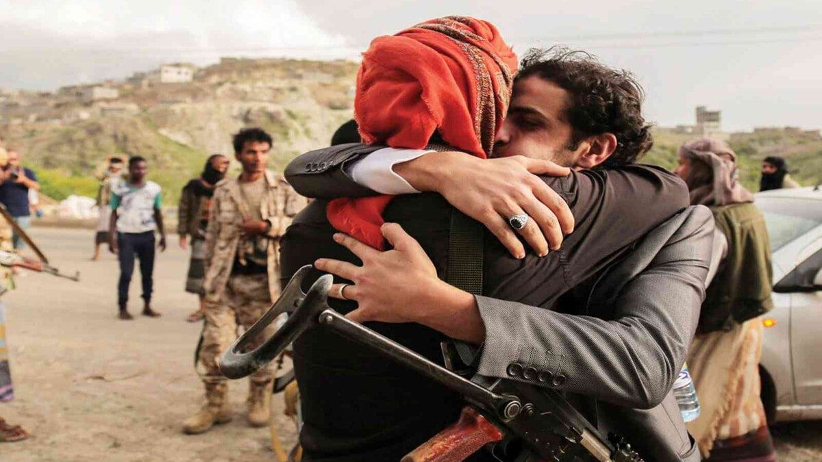 بعد إعلان التحالف الإفراج عن 163 أسيرا.. قيادي حوثي: لا نعرفهم والأمر لا يعنينا