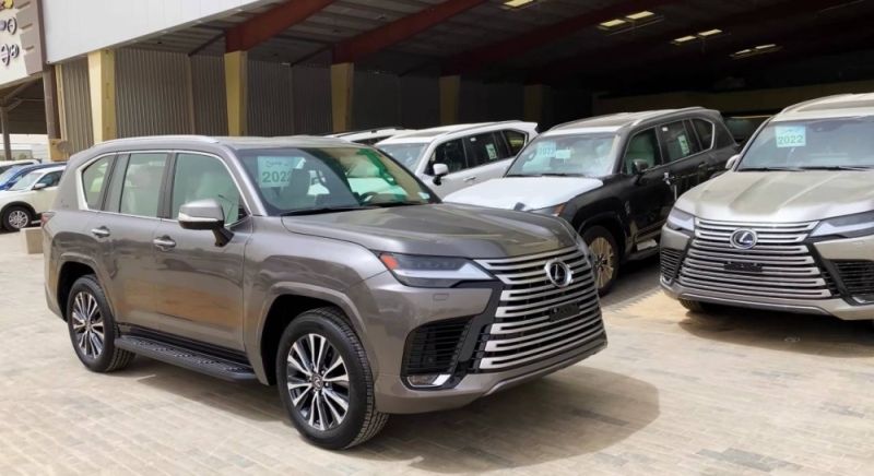 بمواصفات خيالية ورفاهية فائقة.. شاهد بالفيديو: مواصفات وسعر سيارة جيب لكزس LX600 2022 "نص فل وستاندر" والفرق بينهما في السوق السعودي