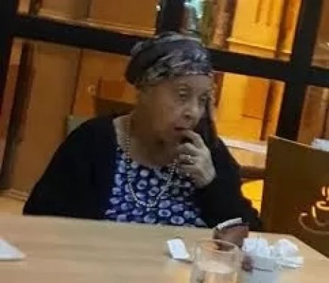 هذه العجوز المسنة والمرعبة كانت أجمل فنانة عصرها في تاريخ السينما المصرية .. اختفت فجأة بعد زواجها وتوفيت في دار المسنين! .. من هي ؟شوف دلوقتي