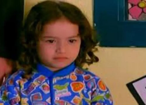 طفلة فيلم (حرامية في kg2) المشاكسة اتتذكرونها ...لن تصدق كيف أصبح شكلها اليوم بعد مرور 20 سنة من عرض الفيلم ..شابه فاتته شقراء سيذهلكم جمالها الاروبي النادر!!-صور