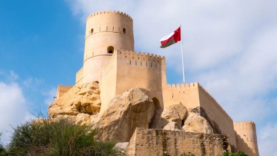 سلطنة عمان ترفع جميع التدابير الاحترازية الخاصة بكورونا وتؤكد على أهمية اللقاح