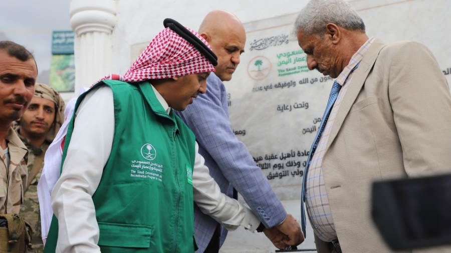 "إعمار اليمن" يبدأ تأهيل طريق يربط تعز بالمحافظات المحررة