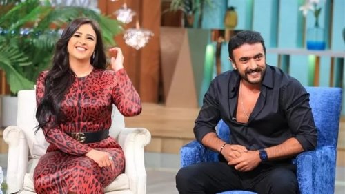 عندما أحرجت المذيعة الفنان أحمد العوضي ليه ياسمين عبدالعزيز بتمشي كلمتها عليك؟.. فصدمها برد مفاجئ! خلاصة الخبر