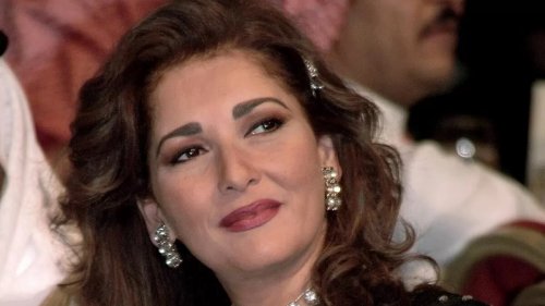 مهنة النجمة الكبيرة آثار الحكيم قبل الشهرة ستصدمكم والمفاجأة في مؤهلها الدراسي