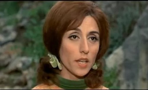 أحدث ظهور ومفزع للفنانة فيروز في سن الـ87.. شوف دلوقتي كيف أصبح شكلها بعد أن غدر بها الزمان وحولها لشبح. مرعب