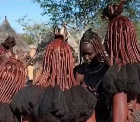 كما انجبتهم والدتهم «بلا ملابس ».. القبيلة الأغرب على الارض ما يفعلونه رجالها ونسائها بالفتيات المراهقات عند البلوغ لا يتخيله عقل