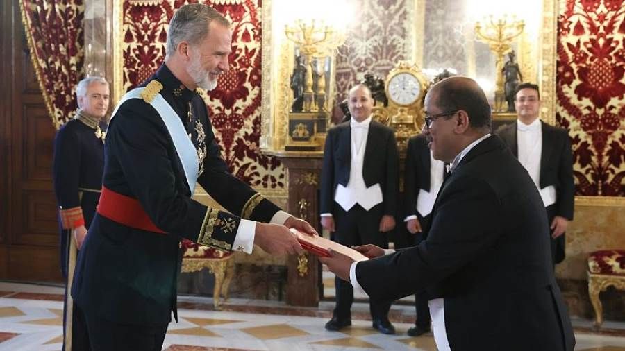 ملك إسبانيا يتسلم اوراق اعتماد سفير اليمن لدى مدريد