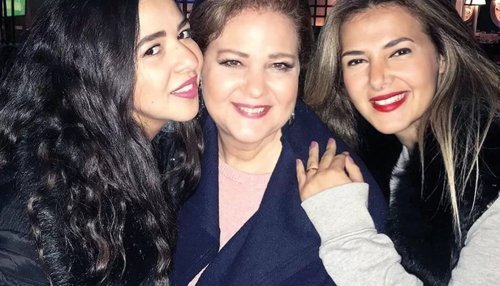 لن تصدق ماهي وصية الفنانة دلال عبدالعزيز لبناتها إيمي ودنيا سمير غانم.. وما قصة المسبحة الحمراء التي رافقتها 25 سنة؟