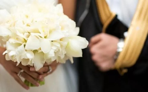 عريس سعودي يتزوج عروستين حسناتان في نفس الليلة.. وما فعلته إحداهما ليلة الدخلة كان صادما للجميع