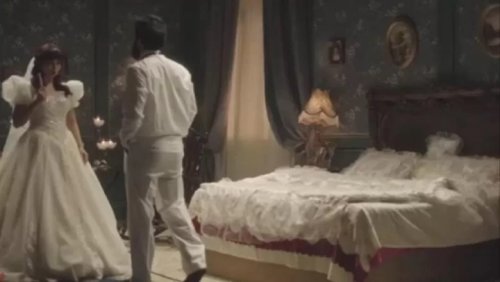 بدون ذرة خجل .. عـروس عشرينية فائقة الجمال تعترف بكل جرأة ماحـدث فـي ليلة الدخلة:( زوجي المتدين يفعل معي اشياء صادمة لايتوقعها احد في غرفة النوم)