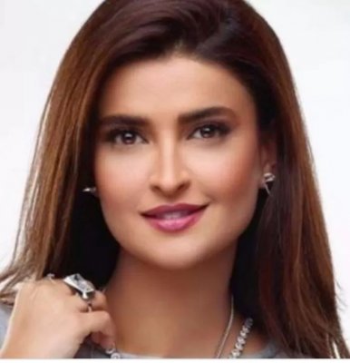 بعد20عاماً من نشاطها الاعلامي حقيقة صادمة انكشاف الديانة الحقيقية لإعلامية قناة الجزيرة ‘علا الفارس’ والذي أخفتها عن الجميع حتى عن زروجها !!