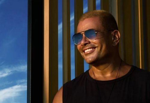 صفعة الهضبة عمرو دياب الشديدة لـ محمد رمضان في زفاف خالد مجاهد تفجّر ضجة !! سلوك الهضبة الغريب صدم محبيه !!