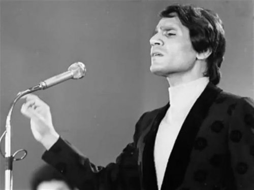 أغنية جريئة رفضها العندليب الراحل عبد الحليم حافظ ومُنعت من العرض وبعد عقد من الزمن طلبت فنانة شهيرة تأديتها بكل شجاعة.. لن تصدق من هي !!